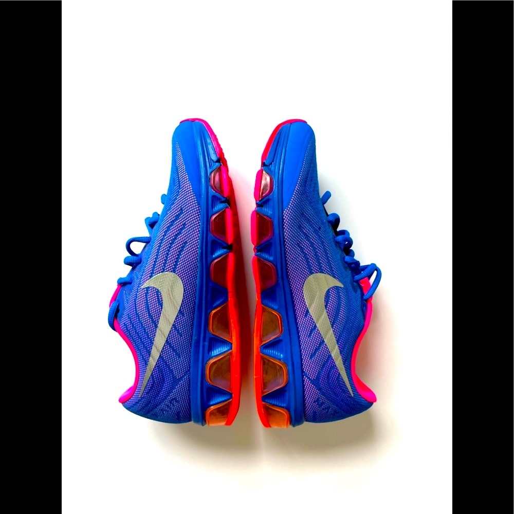 Like New NIKE SNEAKERS!